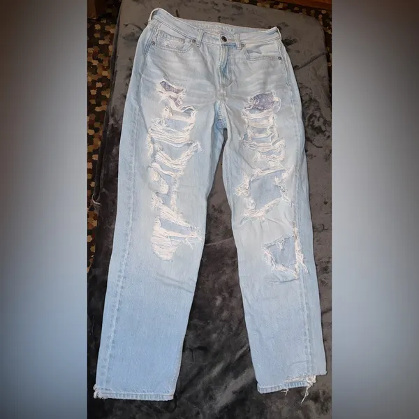 American Eagle Ripped Mom Jean Size 6 Regular - Image 9