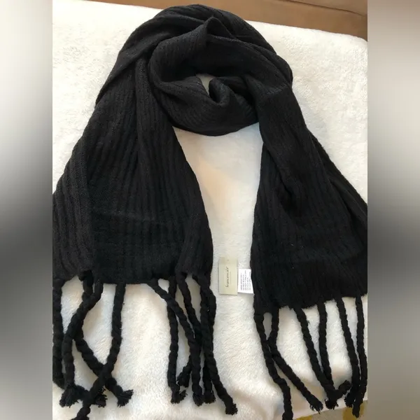 New with tag Francesca’s knit scarf - Image 3