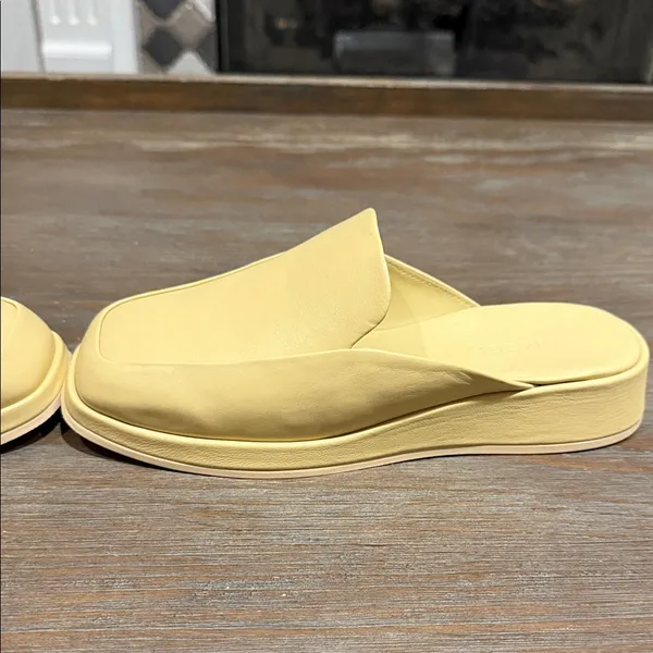 Vince Raquel Leather Mules Cashew Pale Yellow Slip-On Flats Size 5.5 NIB $295‎ - Image 3