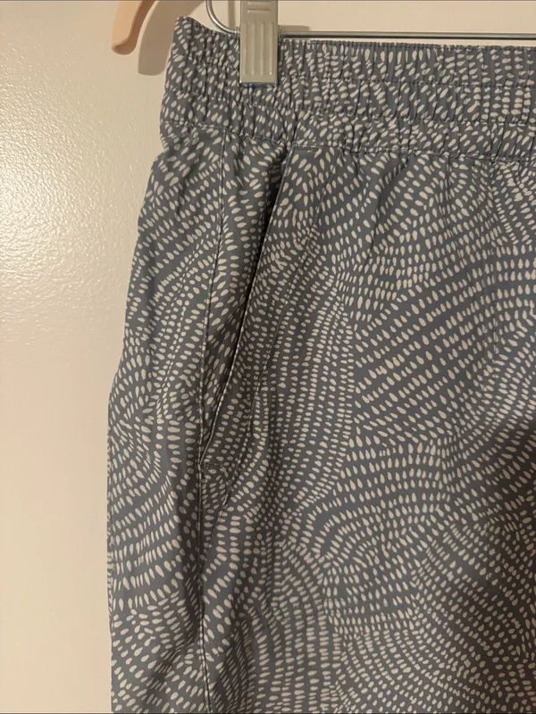 Orvis Women's Gray Patterned Drawstring Shorts - Image 2