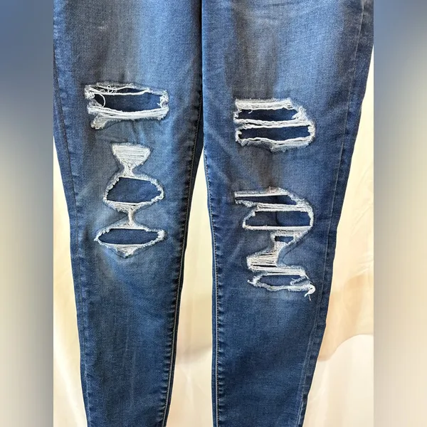 American Eagle Outfitters Next Level Stretch Distressed Jeans Size 8 Short - Image 4