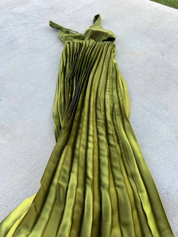Sincerely Jules Olive Green Satin Pleated Cutout Maxi Dress Size Small - Image 7