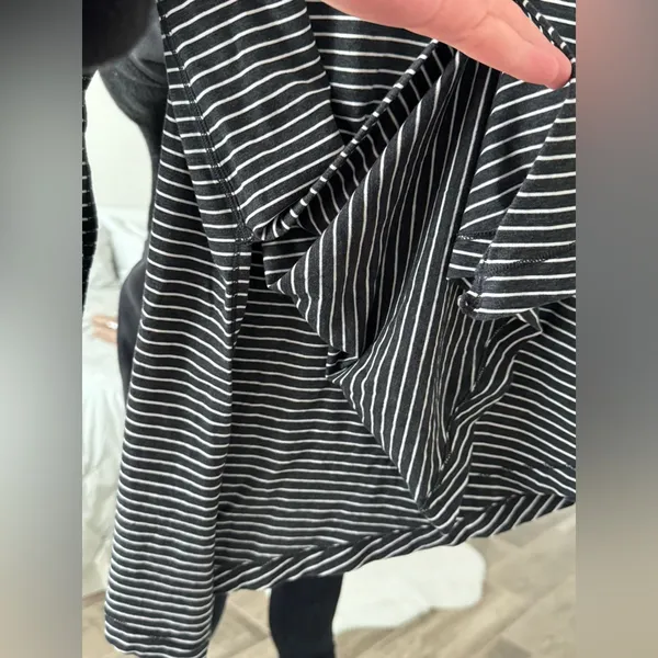 🛎️ Clearance Lululemon To The Point Long Sleeve Heathered Black & White Stripe - Image 4