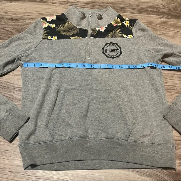 PINK Victoria’s Secret Grey Floral Pull Over Sweater; Medium - Image 5