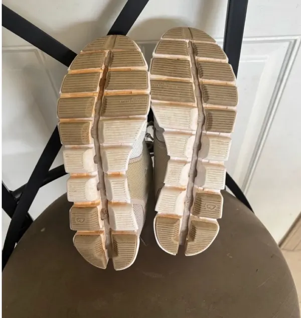 Size 8.5 ON Cloud Sand/snow 50/50 lace up low top Running Sneakers. In EUC! Upgrade your athletic footwear collection with these ON Women's Cloud 50/50 Running Sneaker Shoes - Image 7