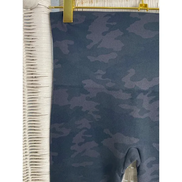 Spanx Look at Me‎ Now Seamless Leggings Camo High Rise Size M - Image 2