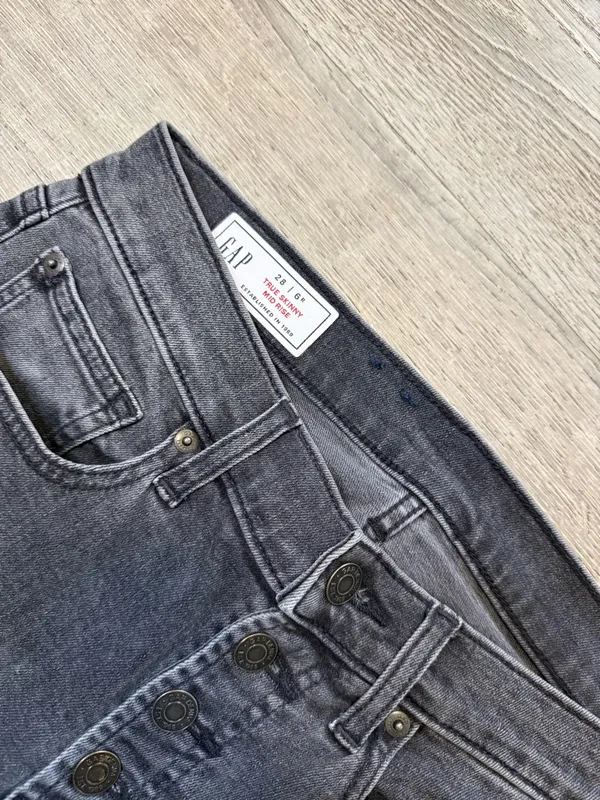 •Gap• Mid Rise True Skinny Jeans - Image 4