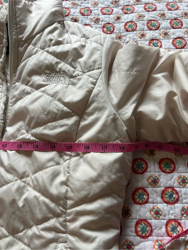 The North Face Ivory Winter Jacket size small - Image 10