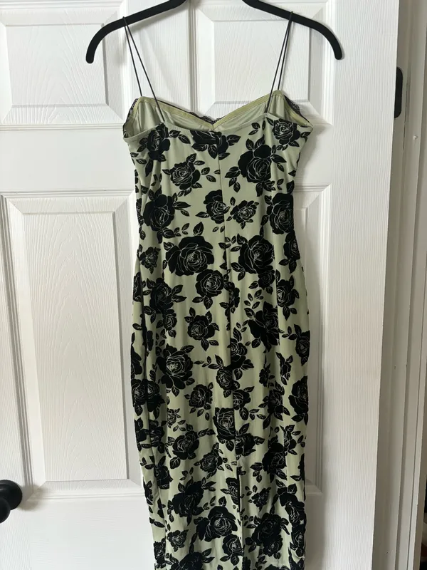 Windsor Bodycon Dress Sage Green - Image 3