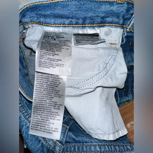 Levi’s Wedgie Straight Distressed Jeans - Image 10