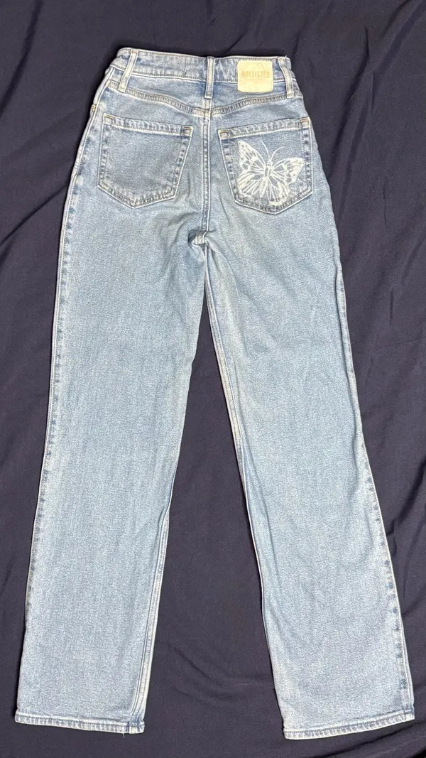 Hollister Ultra High-Rise Dad Jean Butterfly Print Size 00R - Image 3