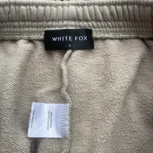 White Fox Set - Sweatshirt Size S/M and Sweatpants Size Small - Image 8