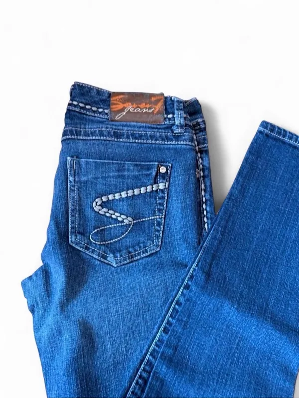 Seven7 Blue Jeans Sz 27 with White Stitching, & Rhinestone Detail Sz 27 - Image 5