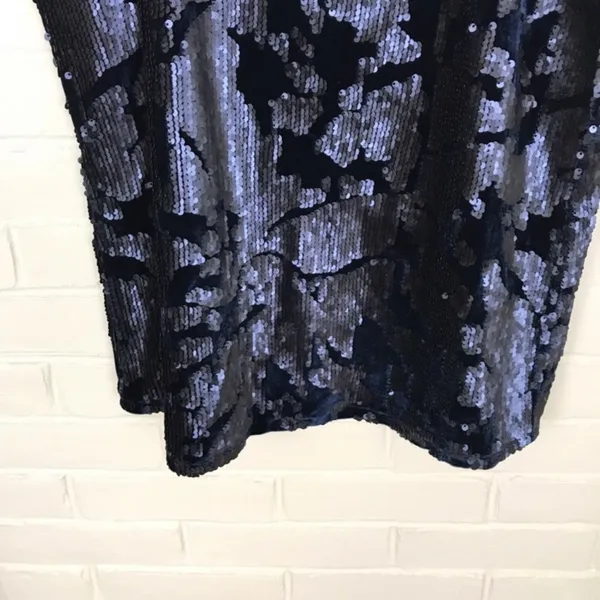 NWT Ro & De Navy Sequin Velvet Top Size M - Image 3