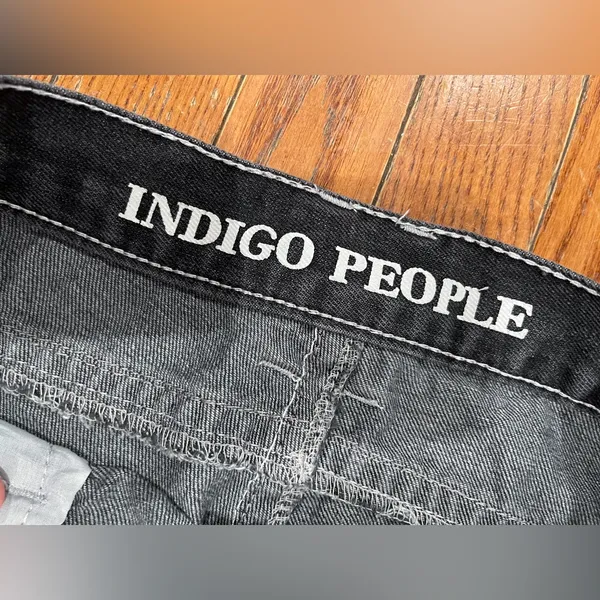 Classic Black Straight Leg Jeans for Women - Image 11