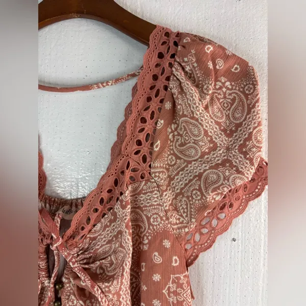 Willow-root M Babydoll Crocheted Lace Trimmed Top in Mauve - Image 4