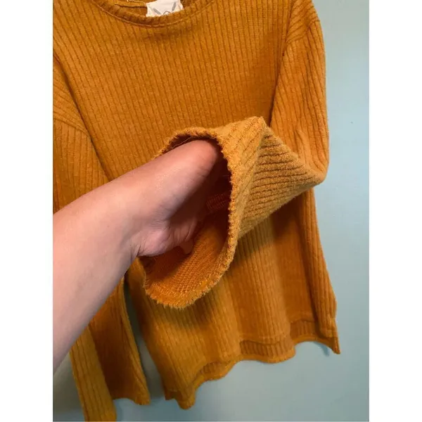 Cotton Rye Outfitters Long Sleeve Crew Neck Bell Sleeve Sweater Size Large - Image 3