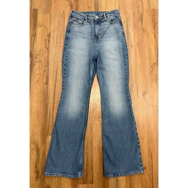 Old Navy Higher High-Rise Flare Jeans Women's 6 Medium Wash Stretch Denim - Image 3