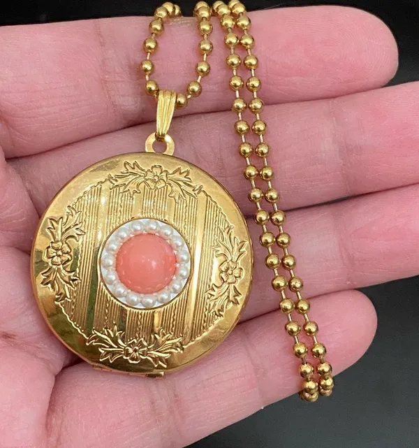 Vintage Unsigned Gold-tone Ball Chain Locket Pendant Necklace - Image 2