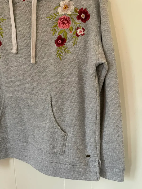 O’neill hooded sweatshirt embroidered flowers grey hoodie Women’s size M - Image 5