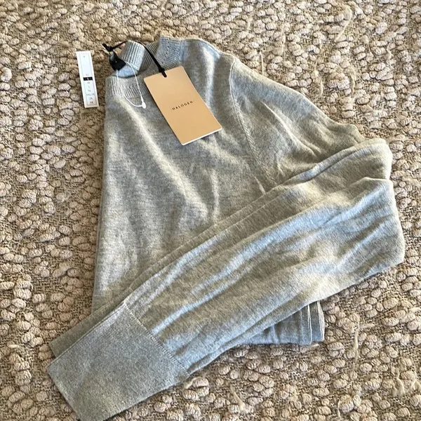 NWT Halogen crew neck‎ sweater. Gray. Size Small - Image 4