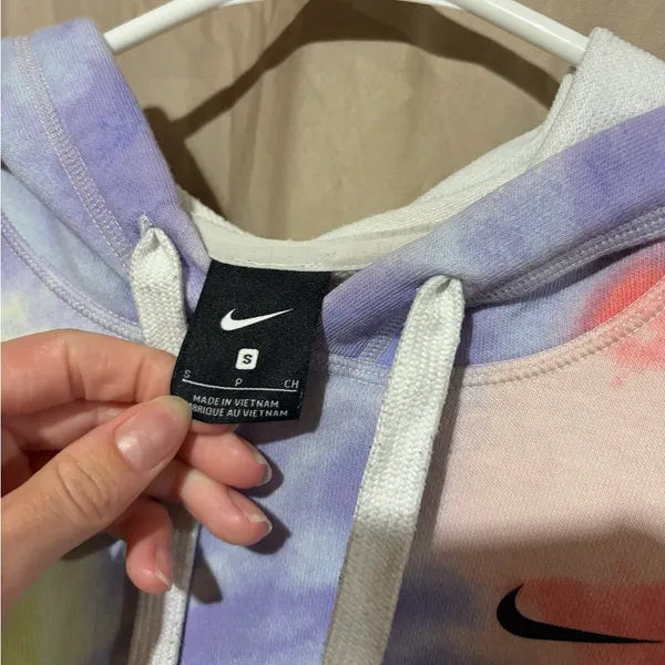 Nike sweatshirt - Image 2