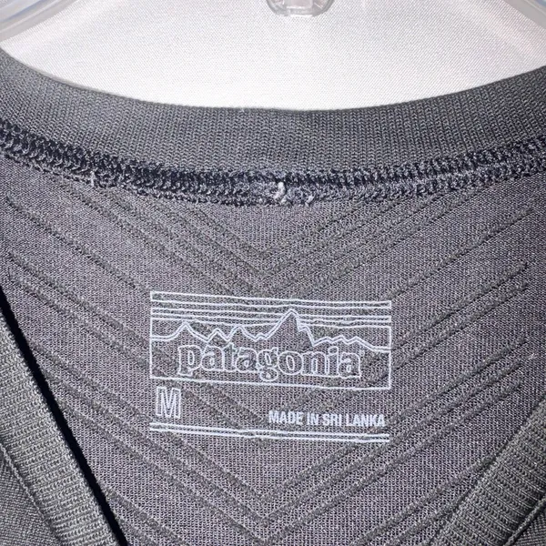 Patagonia‎ Womens Activewear Short Sleeve Black Basic pullover Activewear Medium - Image 9
