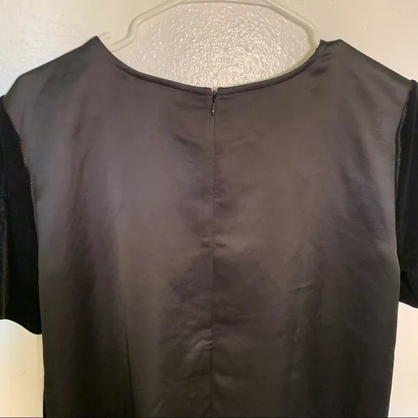 Ann Taylor Women's Size Medium Velvet Blouse Short Sleeve Black Mixed Media - Image 7