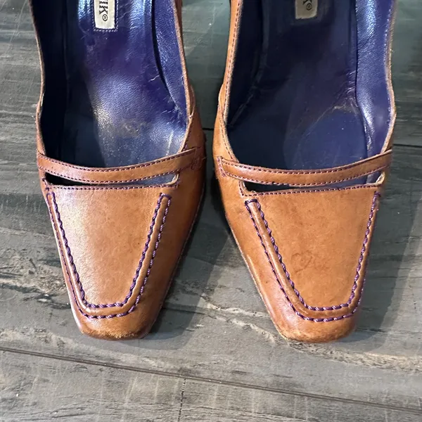 Manolo Blahnik Pumps Beige Camel Brown‎ Leather Purple Stitching Shoes 37 - Image 8