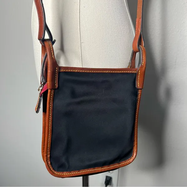 Dooney & Bourke Black Wayfarer Letter Carrier Small Crossbody Purse - Image 4