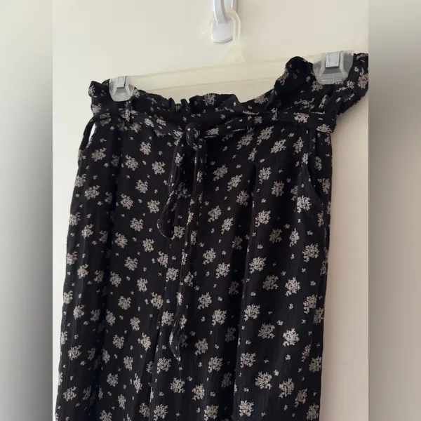 American Eagle Black Paperbag Elastic Waist Floral Women's Pants‎ - Image 2