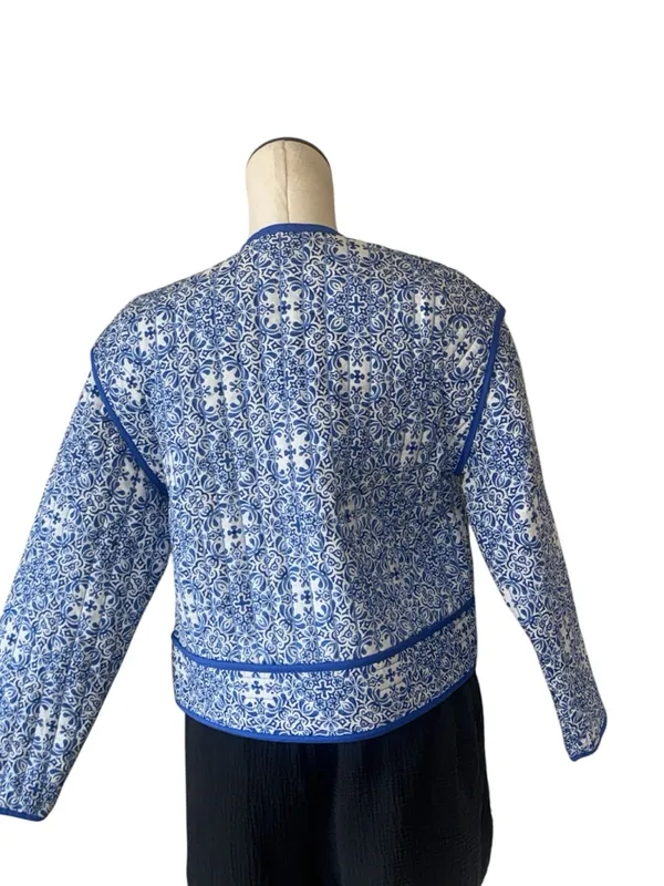 NWOT EXPRESS Reversible Blue Quilted Jacket Floral Tile Print Open Front - Image 4