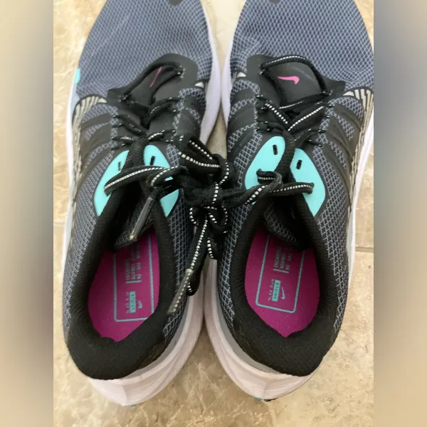 Nike Air Zoom Winflo 7 Sneaker IN black and blue - Image 7
