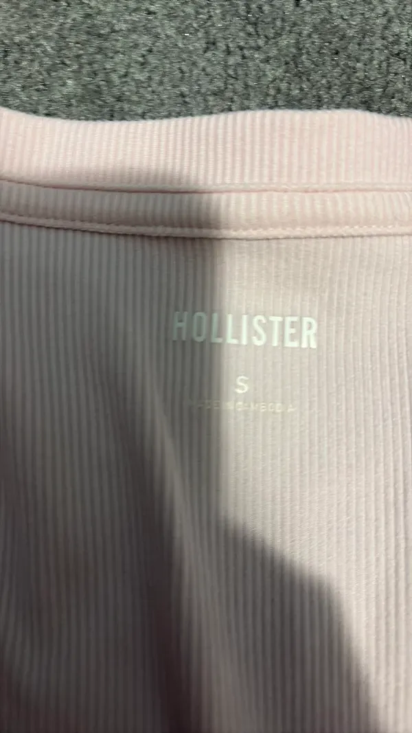 Hollister V-Neck Long Sleeve - Image 2