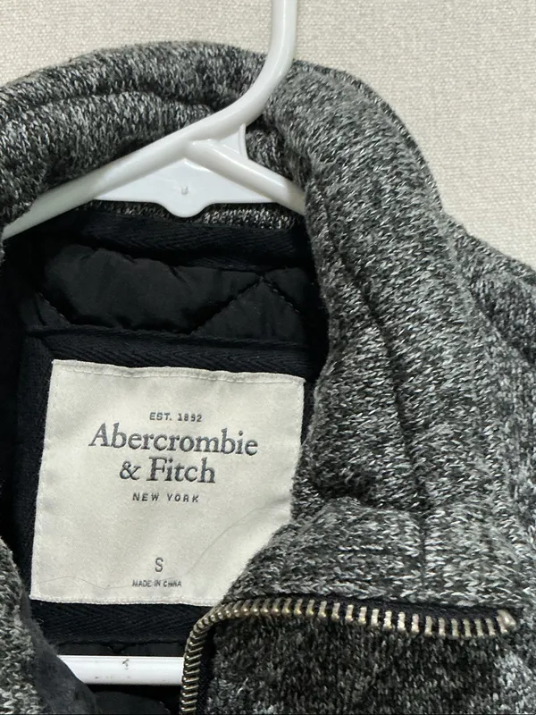 Abercrombie & Fitch Quilted Charcoal Gray Sleeveless Zip Vest - Image 2