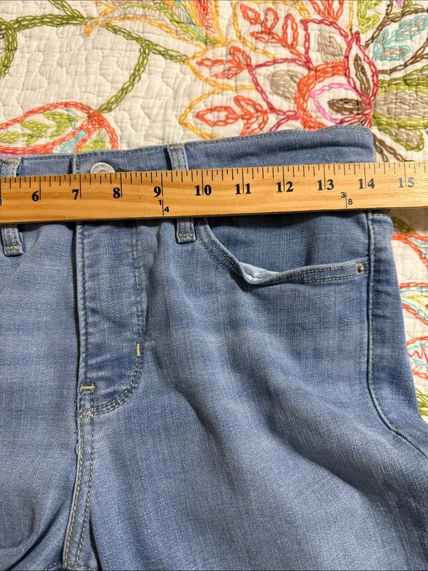 Levi Strauss & Co. women’s size 28 311 shaping skinny jeans light - Image 3
