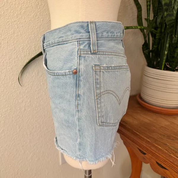 Levi’s‎ Premium Wedgie Shorts W27 – Light Wash Denim Cutoffs - Image 9