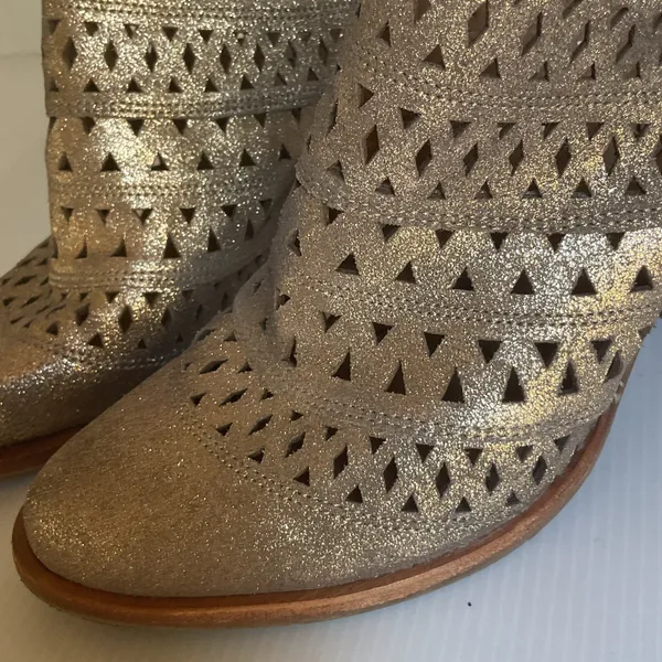 Steve Madden Women’s Gold Cutout Leather Mules Block Heel Size 6.5 - Image 5