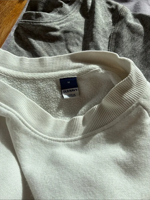 Old Navy cropped sweatshirt - Image 5
