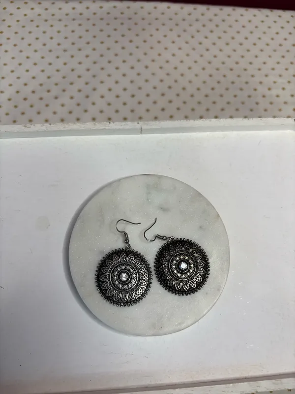 Boho rough circular earrings Silver - Image 2