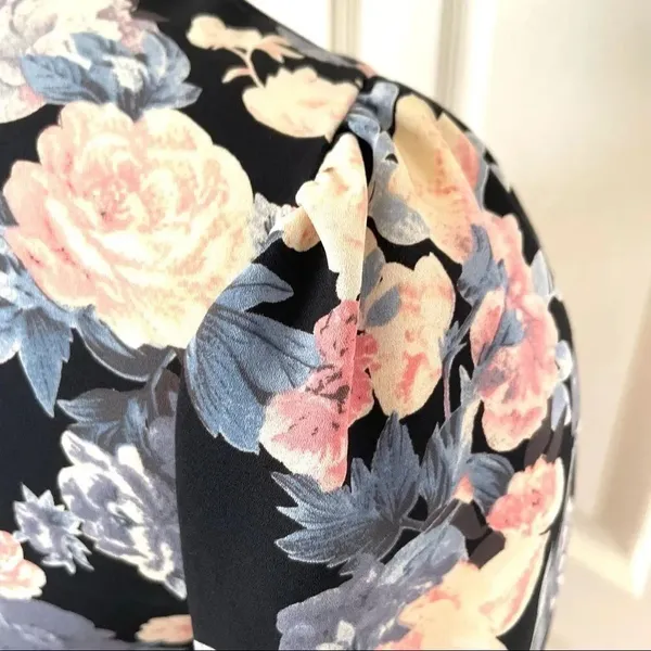 Kimichi Blue black floral tie front short sleeved top - Image 9