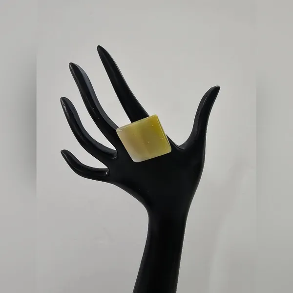 Vintage MCM Chartreuse Resin Statement Ring Bold Square Sugar Cube Yellow - Image 4