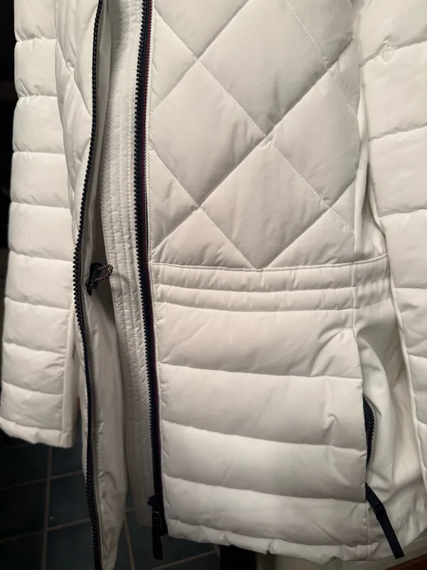 Women's White Quilted Hooded Puffer Jacket - Image 4