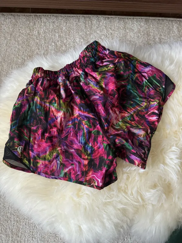 Lululemon Shorts Hotty Hot - Image 4