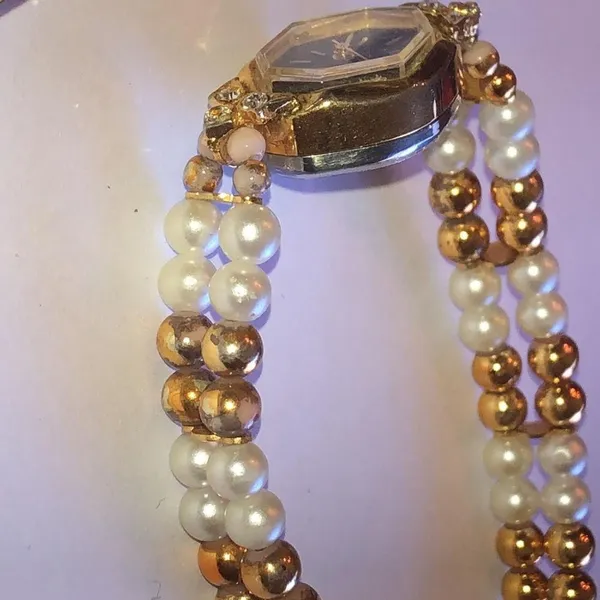 Geneva Gold Tone Faux Pearls Vintage Retro Wind Up Watch Wristwatch - Image 7