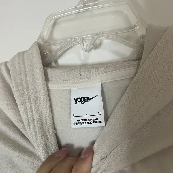 NIKE YOGA tan pullover cropped soft hoodie size small - Image 3