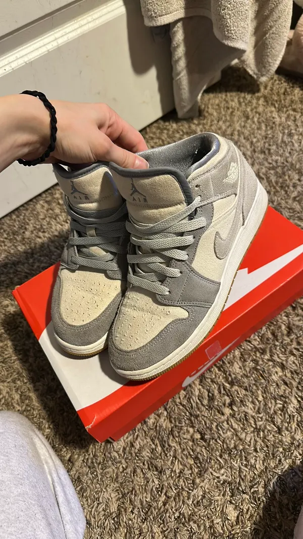 Jordan 1 Mid SE - Image 2