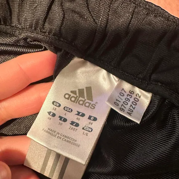 Adidas Vintage  Short Y2K - Image 3