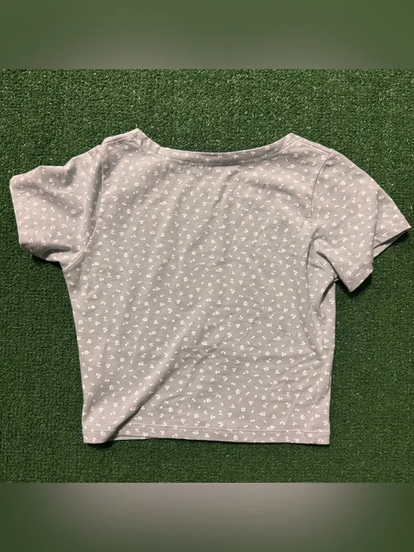 Brandy Melville Gray Floral Wrap Crop Top - Image 3