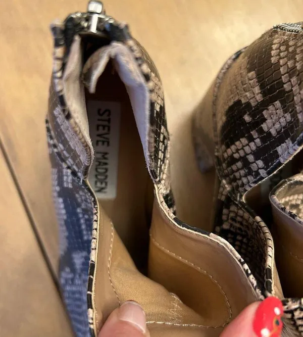 STEVE MADDEN Western Cedar Bootie In Natural Snake Print Size 6 Pointed - Image 4